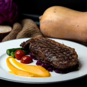 Bife americano con pure + bebida + postre 